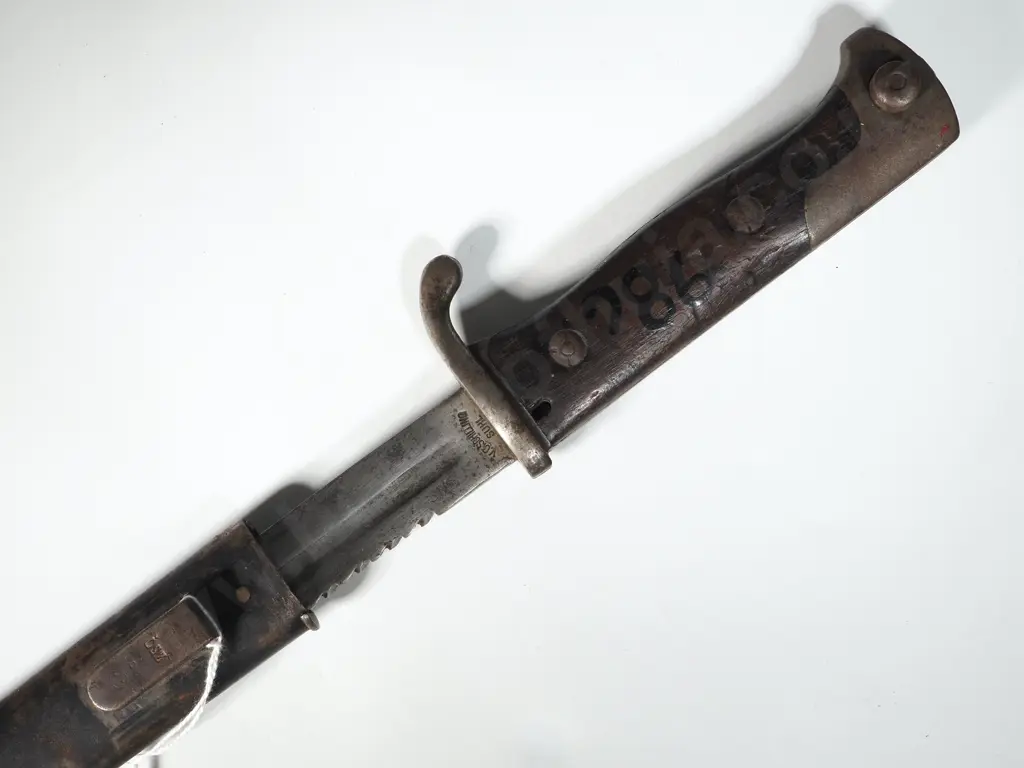WW1 German Sawback Bayonet & Scabbard Image 1++