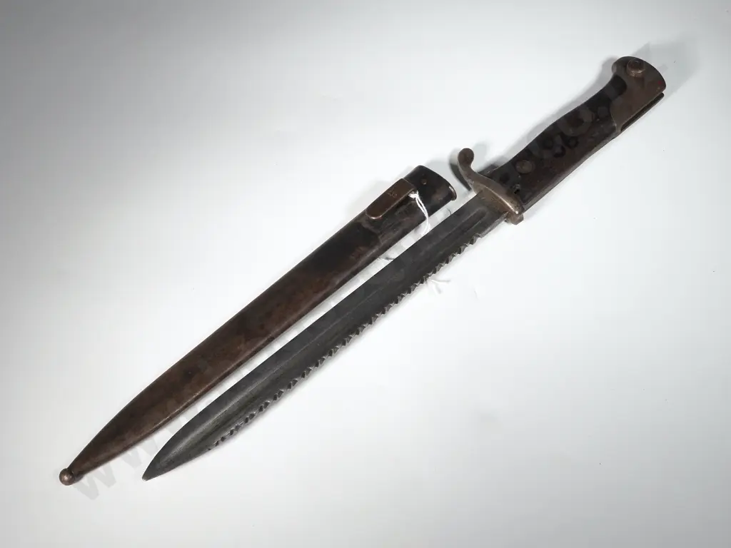 WW1 German Sawback Bayonet & Scabbard Image 1++