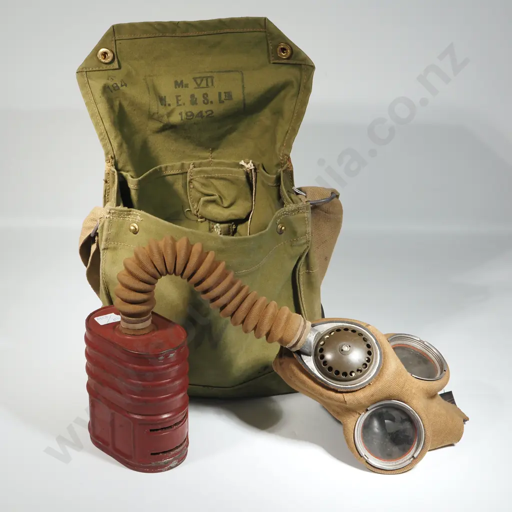 No 6 Gas Mask 1941 in Mk 7 Gas Mask Bag. Image 1++