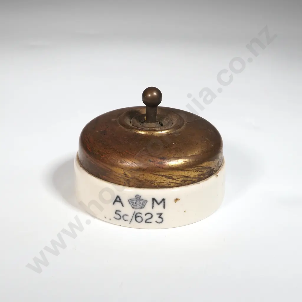 Air Ministry No5c/623 Brass & Porcelain Aircraft Switch Single Pole. Image 1++