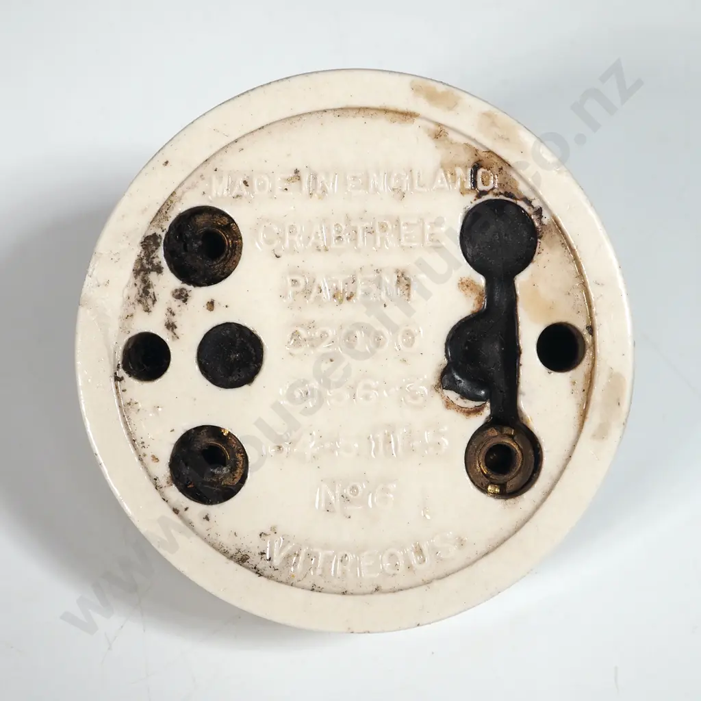 Air Ministry No5c/623 Brass & Porcelain Aircraft Switch Single Pole. Image 1++