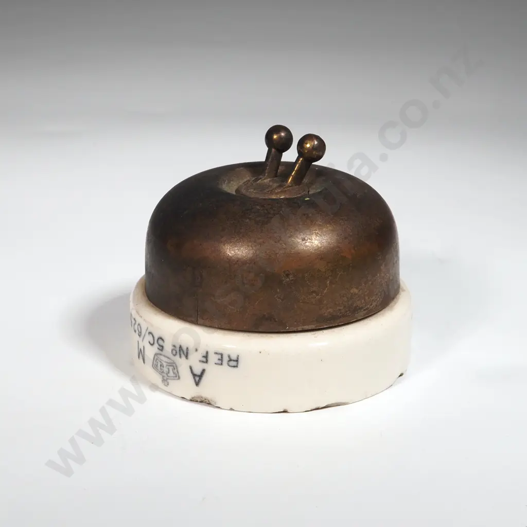 Air Ministry No5c/625 Brass & Porcelain Aircraft Switch - Double Pole. Image 1++