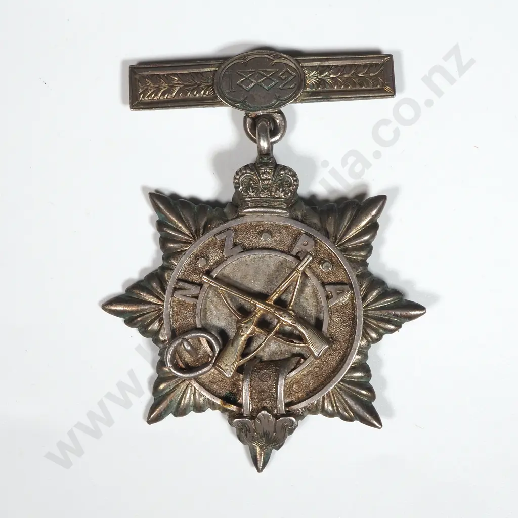 1882 New Zealand Rifle Association Shooting Prize Medal in Silver by Hislop Jewellers  Image 1++