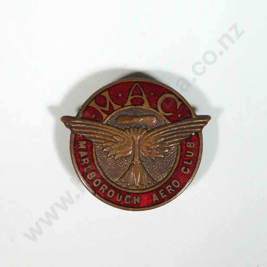 Early Marlborough Aeroclub Lapel Badge Image 1++