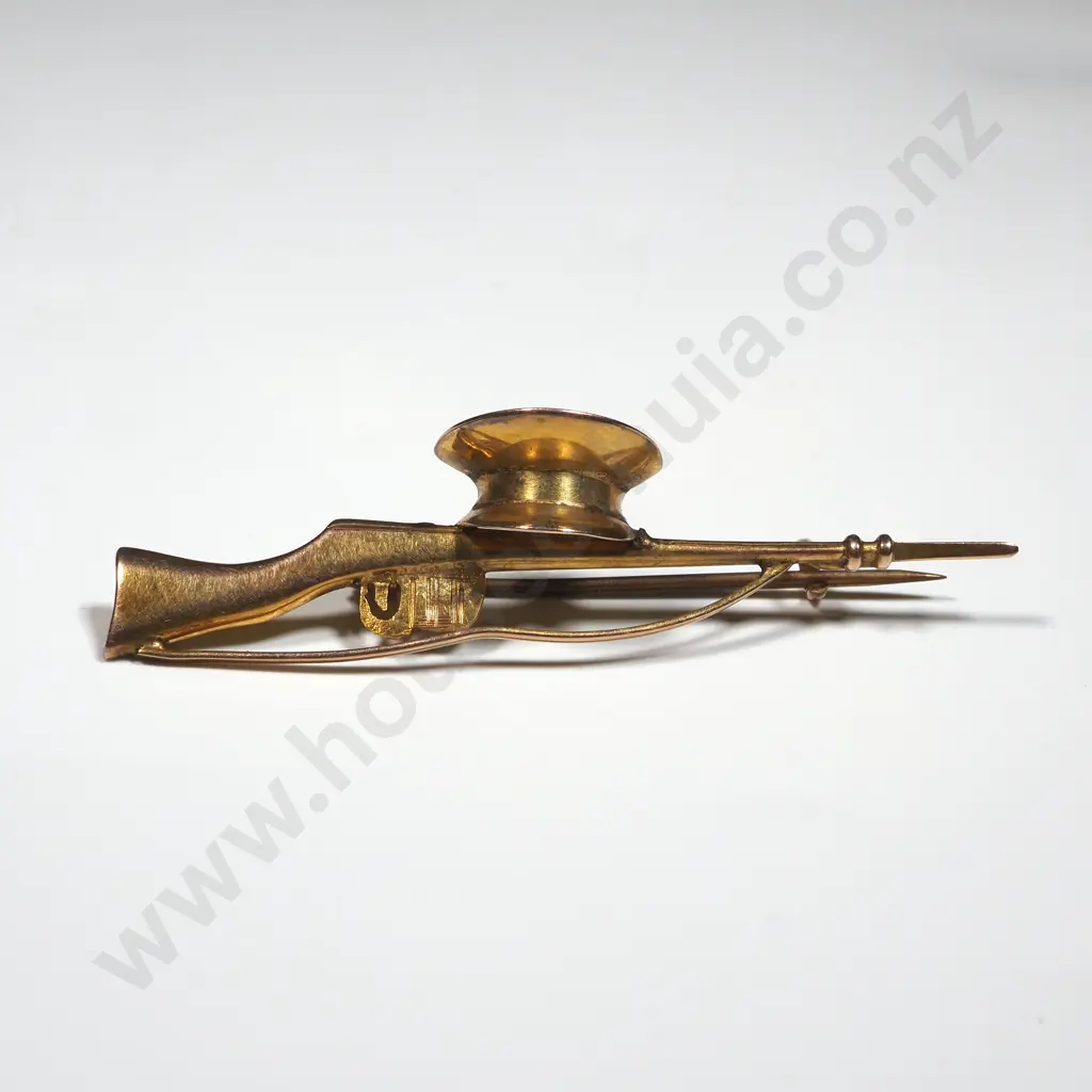 WWI 9ct Gold Rifle Sweetheart Badge. Image 1++