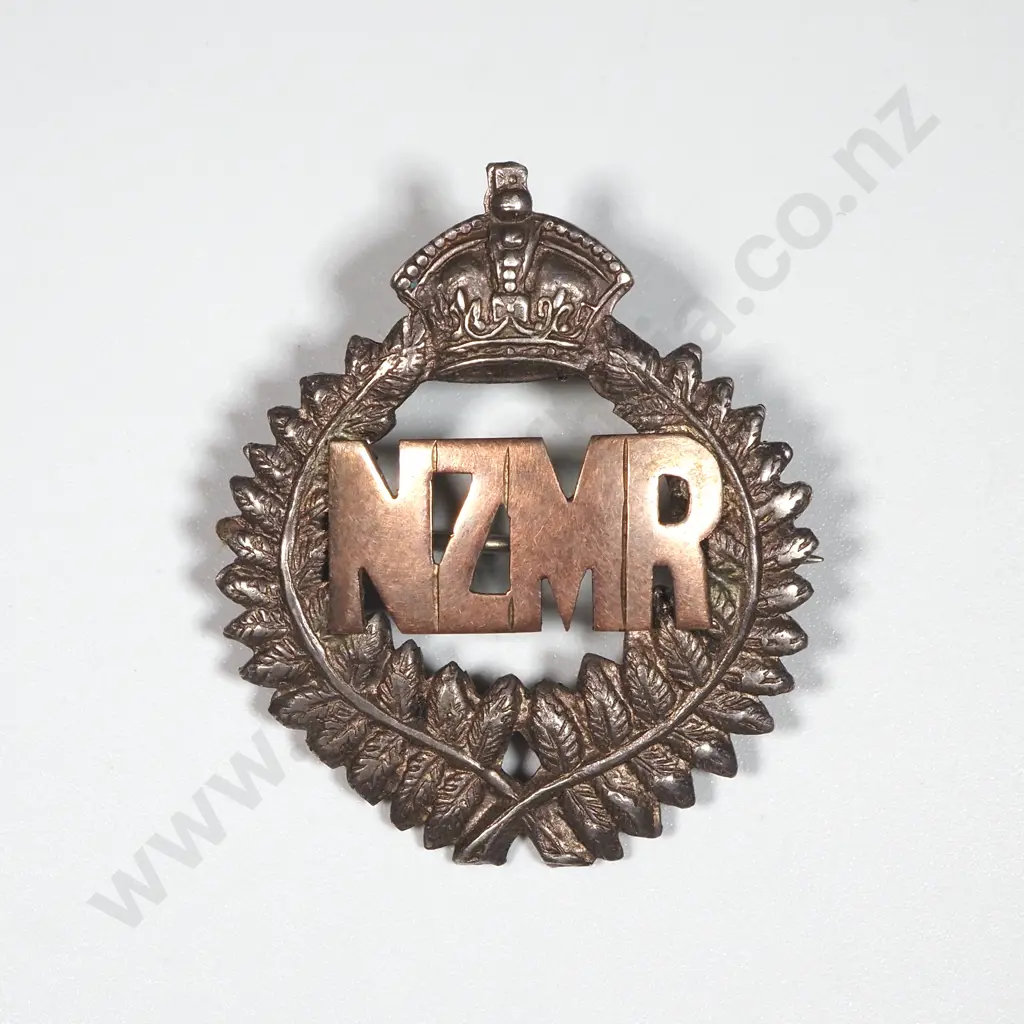 Sterling Silver & 9ct Gold WW1 NZMR Sweetheart Badge Image 1++