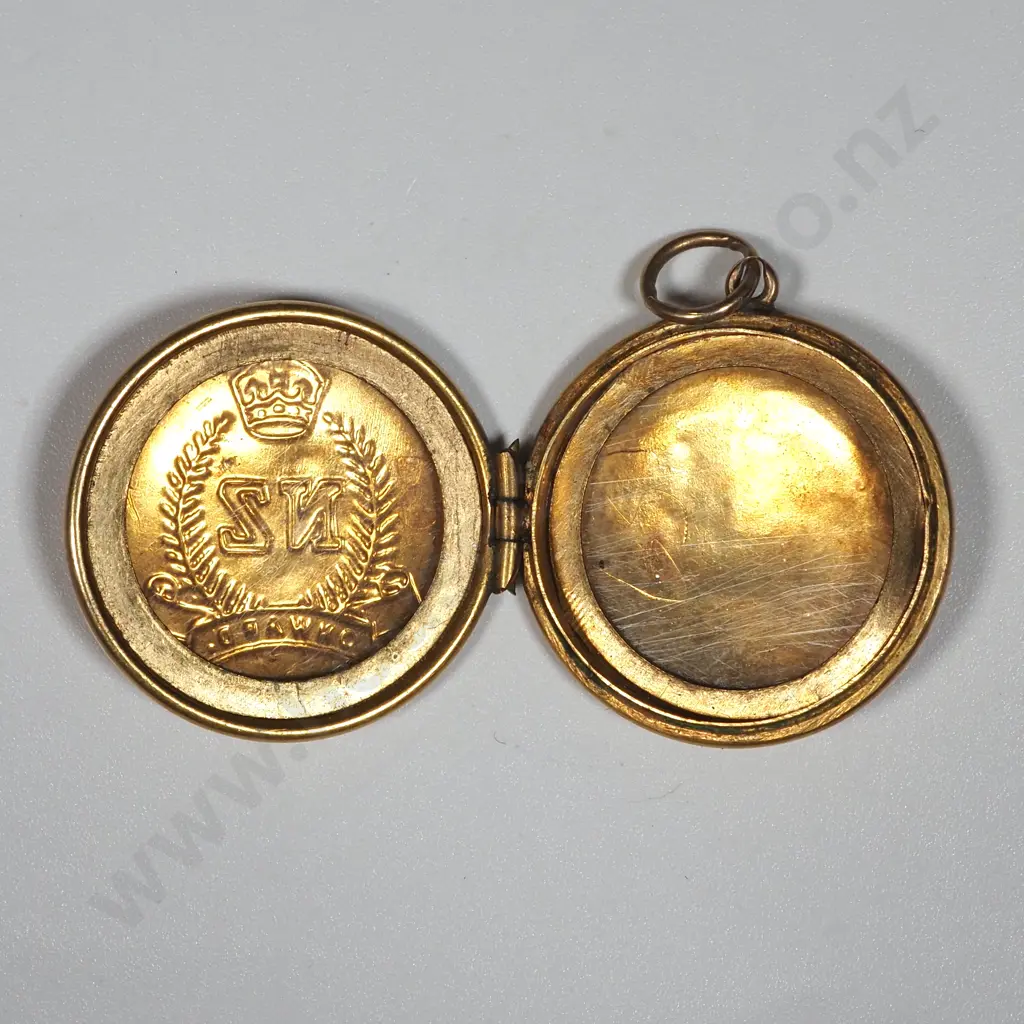 9ct Gold Locket w NZ Onward Badge. Image 1++