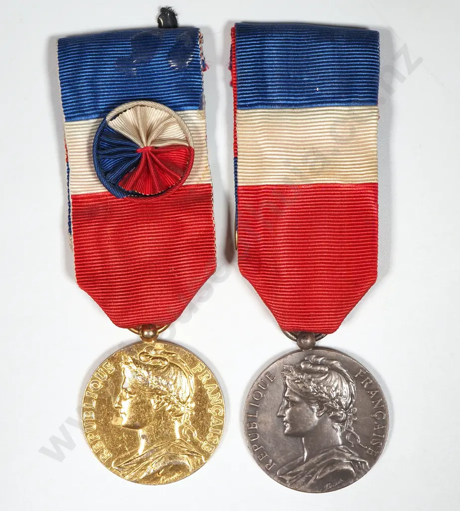 Two French Civilian Long Service Medals. Image 1++