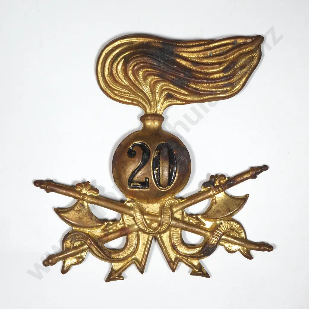 WW2 Facist Italian Cap Badge (Lugs Missing)  Image 1++