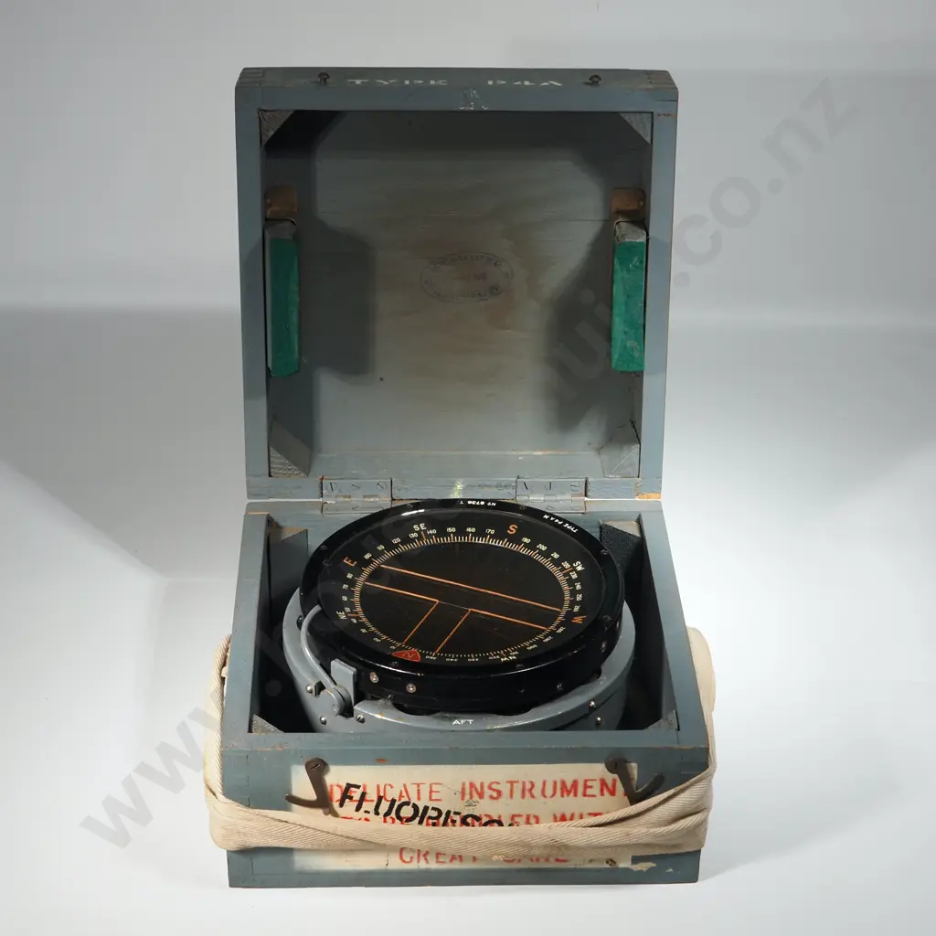 WW2 P4A Pilot / Navigators Compass in Grey 1942 Dated P4 Box Image 1++