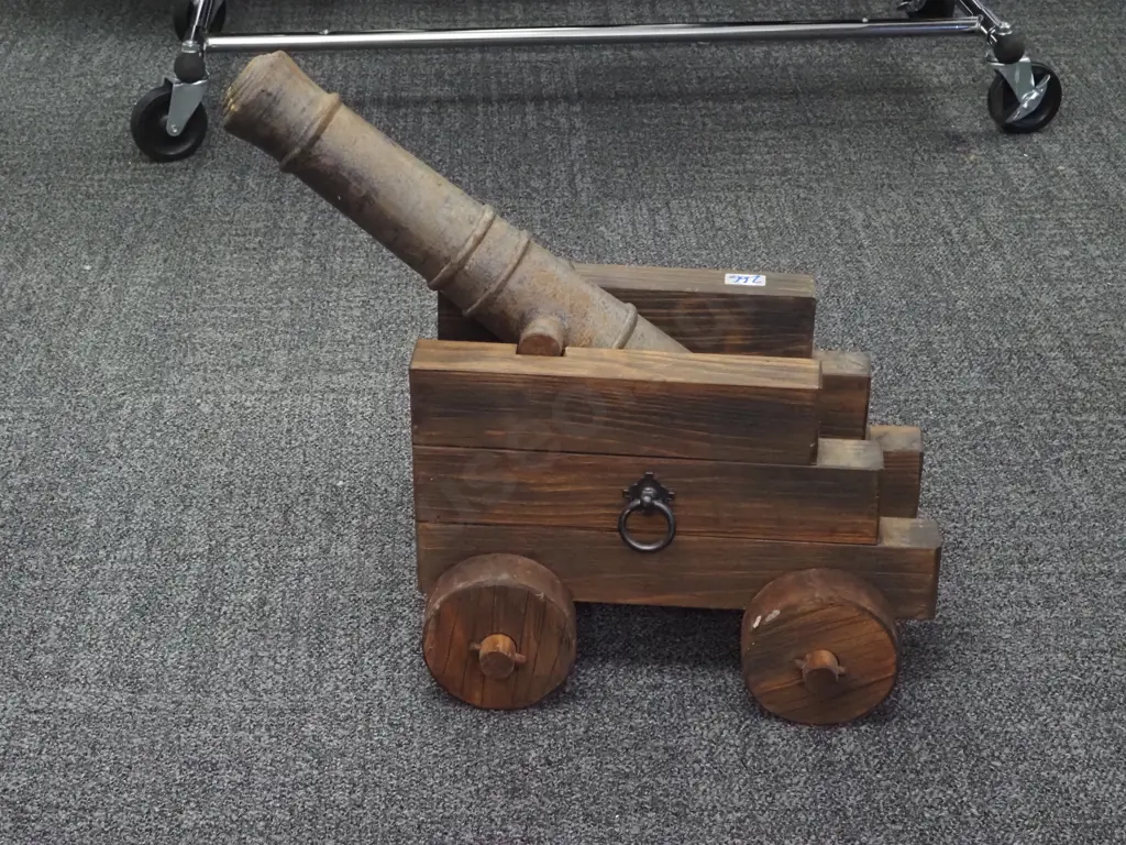 Large Model Of A  Canon On  A Later Wooden Gun Carriage Image 1++