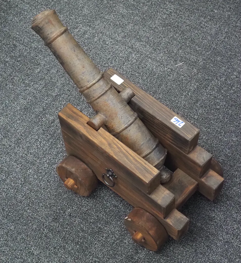 Large Model Of A  Canon On  A Later Wooden Gun Carriage Image 1++