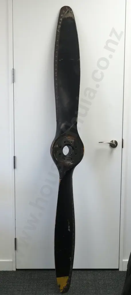 De Havilland DH82 Tiger Moth Ex Royal Australian Air Force Propellor . Length 1980 Image 1++