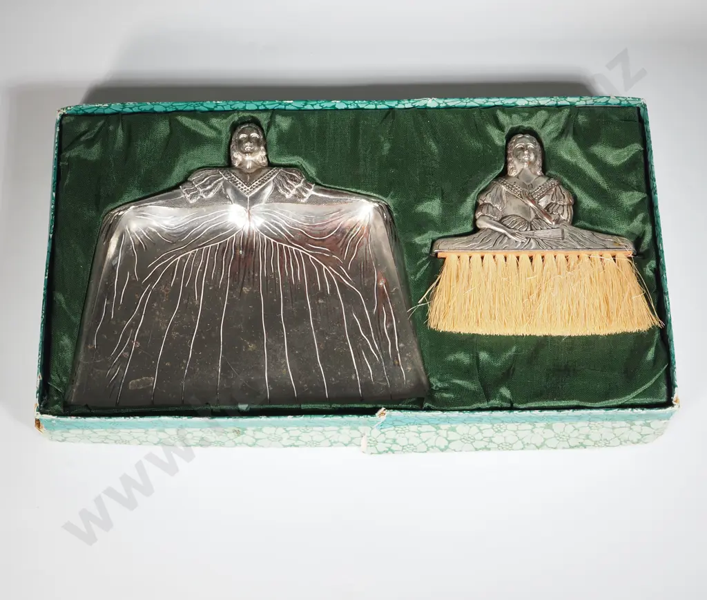 Vintage Madam Du Barry Dust Pan & Brush Depicting A Female In 1800s Dress Image 1++