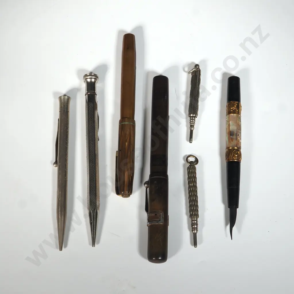 Vintage Fountain Pens & Propelling Pencils Including A Vintage Watermans Fountain Pen Image 1++