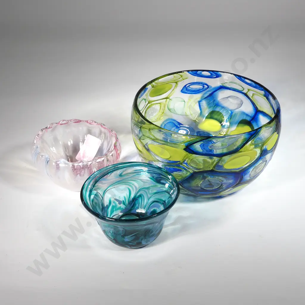 Three Small Art Glass Bowls. Image 1++