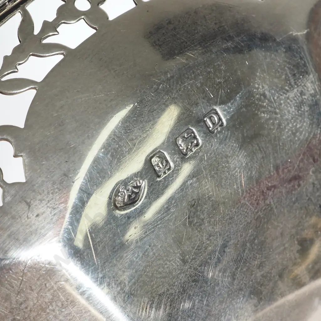 Sterling Silver Bowl With Pierced & Castellated Rin On A Pedestal Base. Birm 1928 Adie Bros Ltd Image 1++
