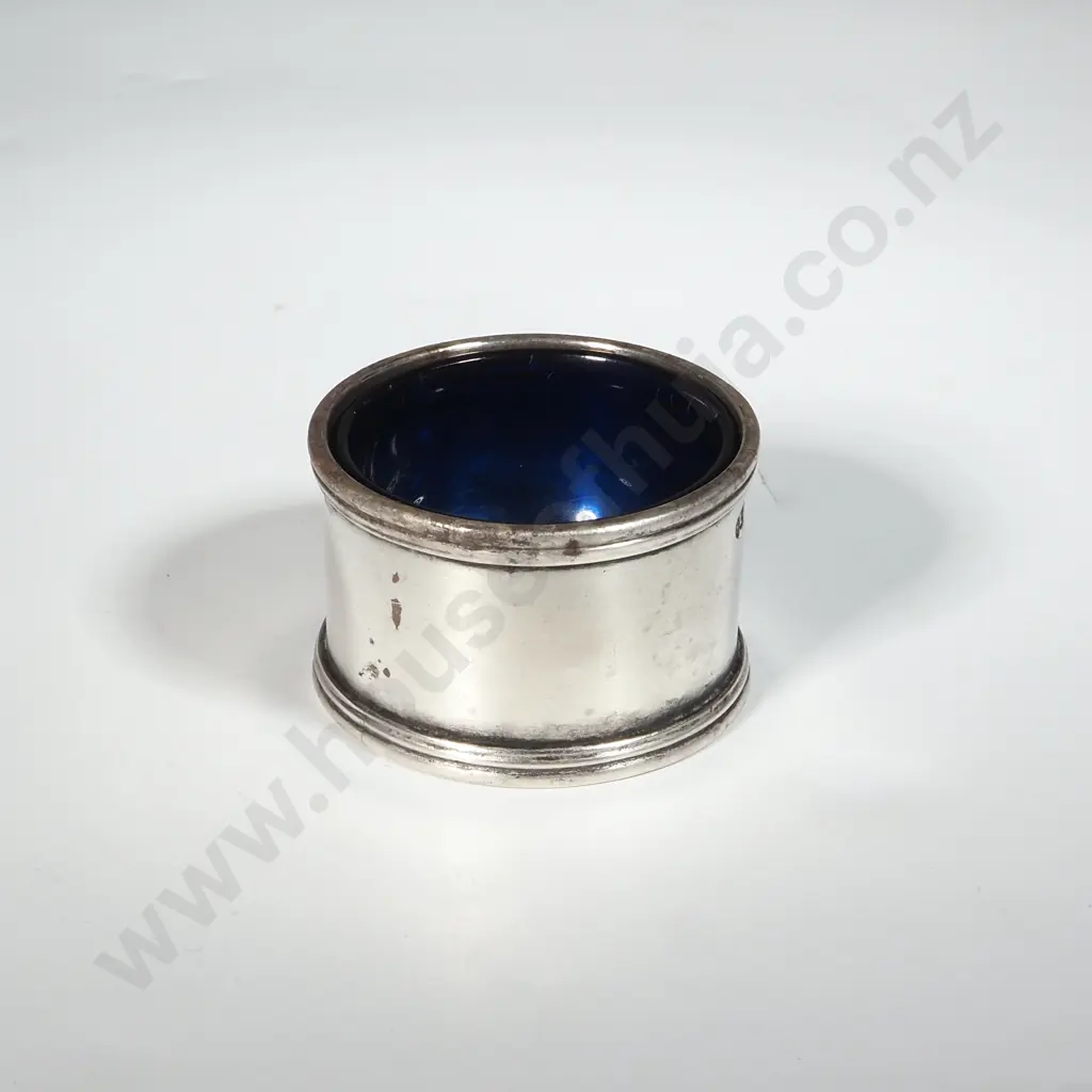 Sterling Silver Salt With Blue Glass Liner. Maker William Suckling. Birmingham 1938  Image 1++