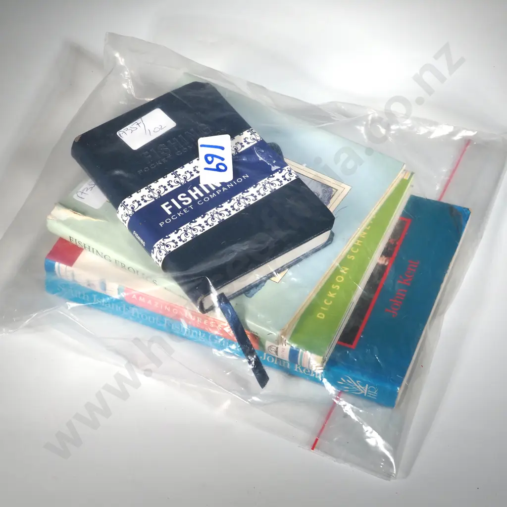 Four Books on Fishing  Image 1++