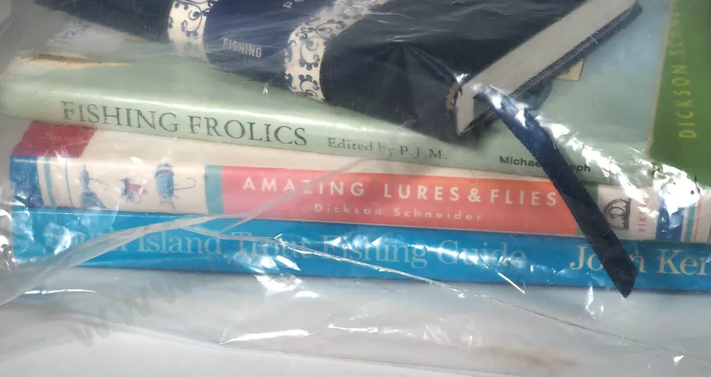 Four Books on Fishing  Image 1++