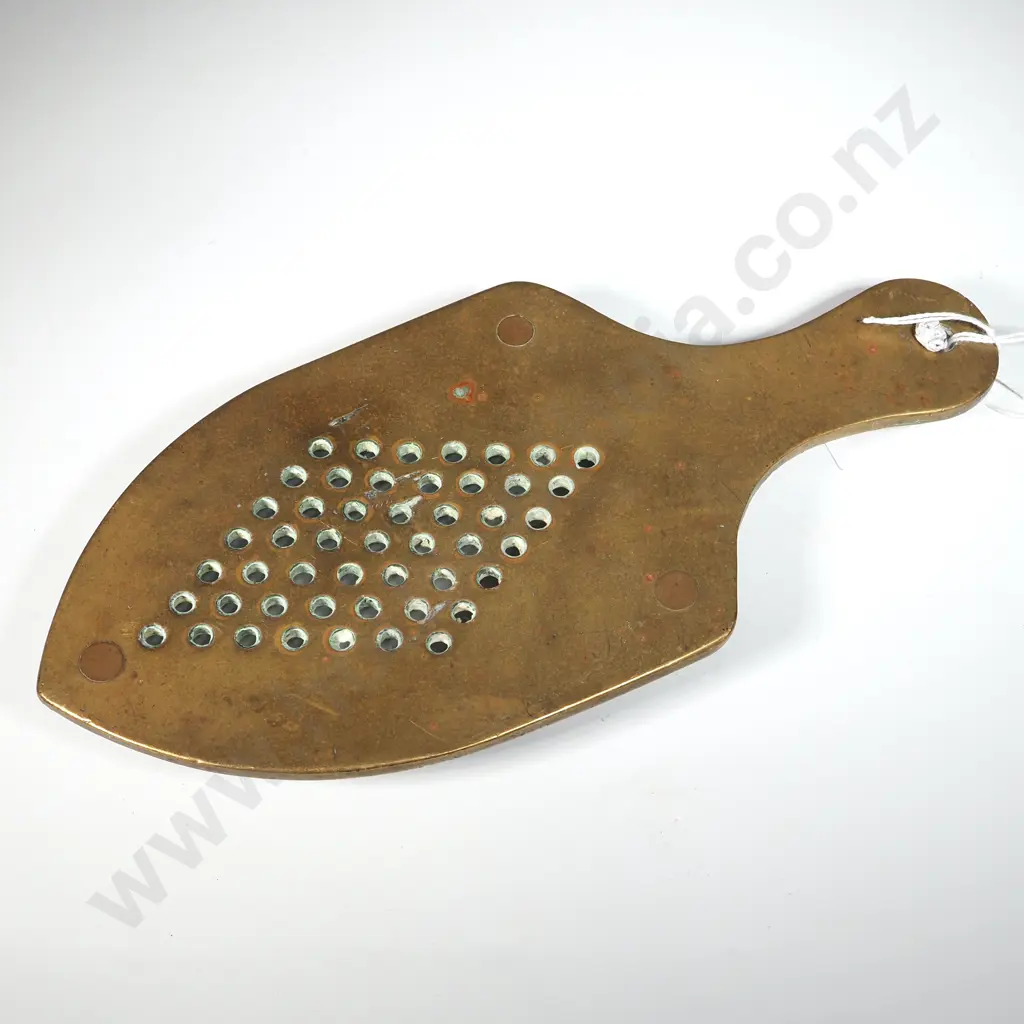 Vintage Cast Iron Trivet Image 1++