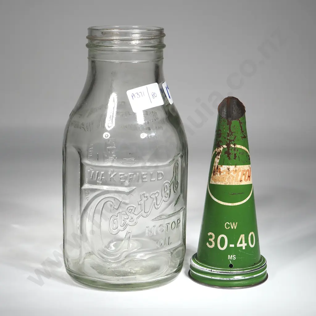 Vintage Castrol One Quart Motor Oil Bottle & Pourer. Bottle Embossed Property Of CC Wakefield & Co Ltd Image 1++
