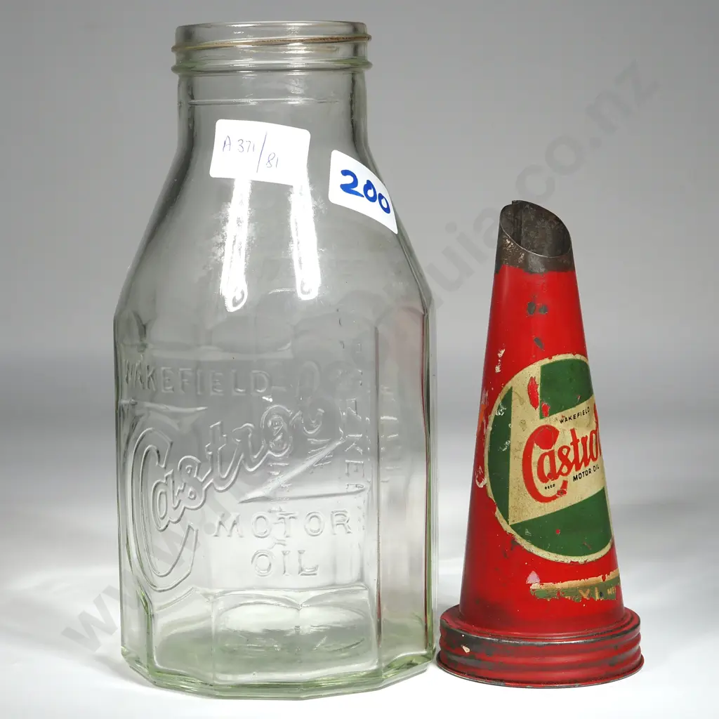 Vintage Wakefield Castrol One Quart Motor Oil Bottle & Pourer. Bottle Embossed Property Of CC Wakefield & Co Ltd Image 1++