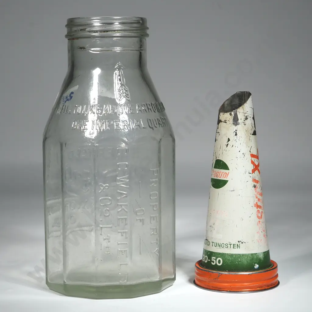 Vintage Wakefield Castrol One Quart Motor Oil Bottle & Pourer. Bottle Embossed Property Of CC Wakefield & Co Ltd Image 1++