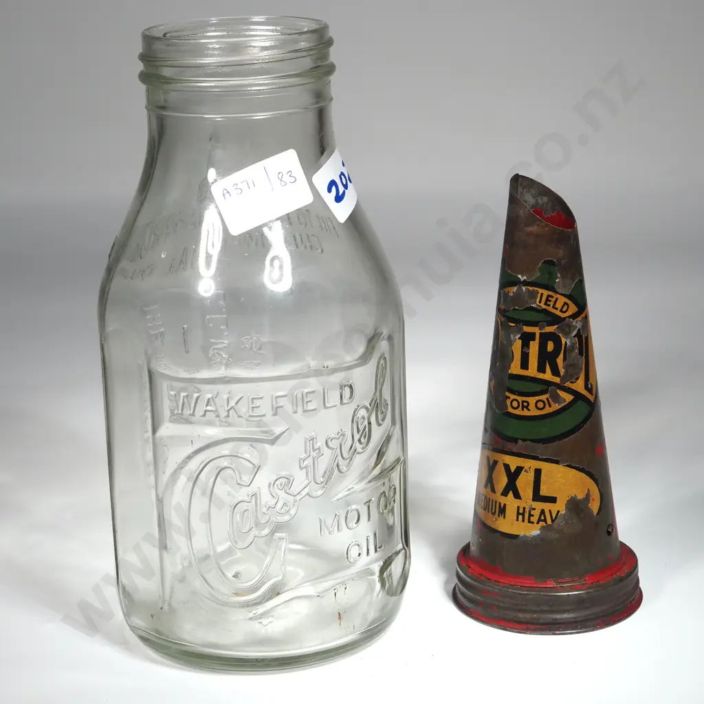 Vintage Wakefield Castrol One Quart Motor Oil Bottle & Pourer. Bottle Embossed Property Of CC Wakefield & Co Ltd Image 1++