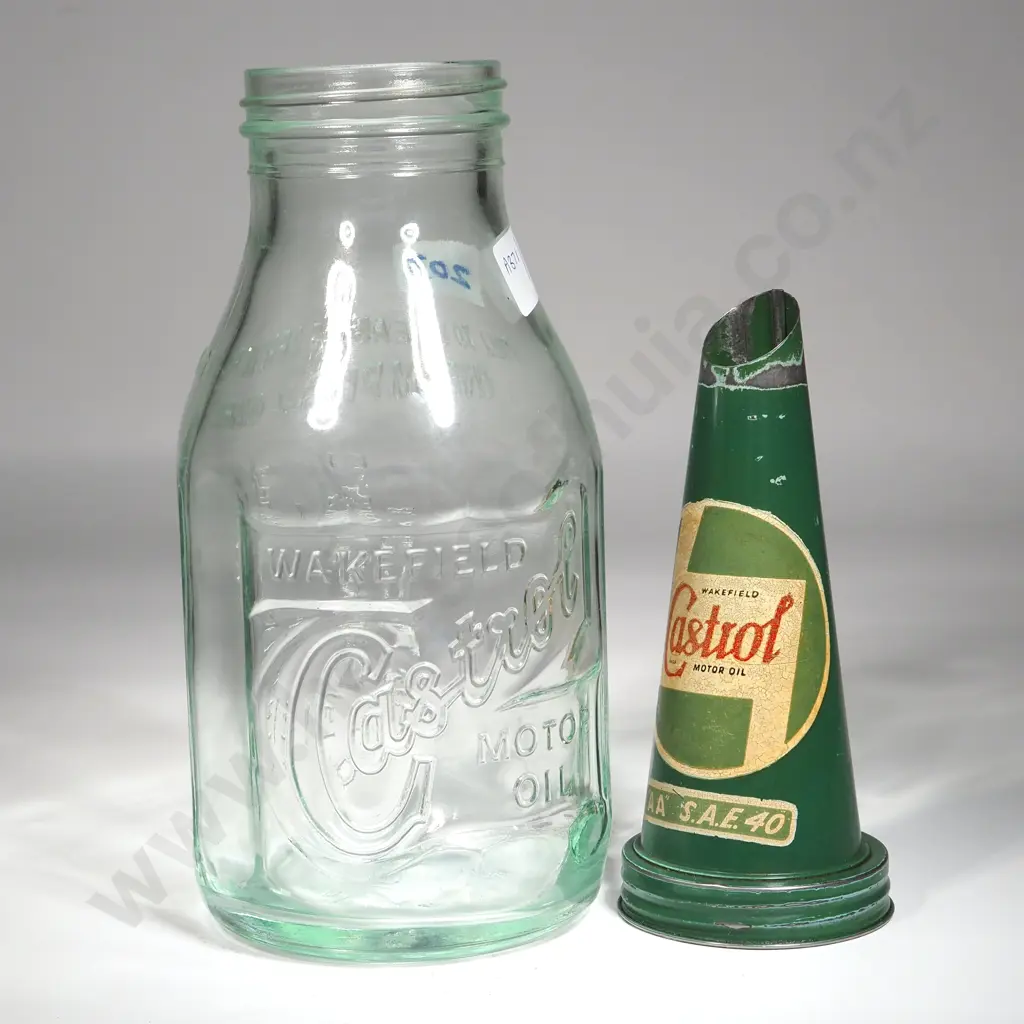 Vintage Wakefield Castrol One Quart Motor Oil Bottle & Pourer. Bottle Embossed Property Of CC Wakefield & Co Ltd Image 1++