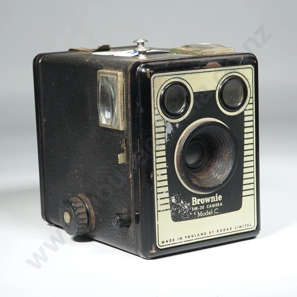 Kodak Box Brownie Six-20 Model C Camera  Image 1++