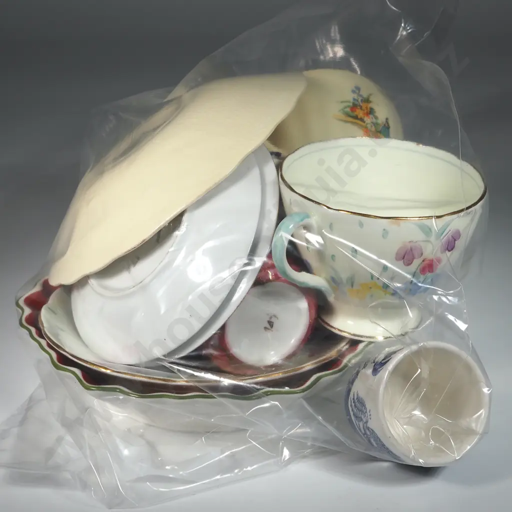 Collection of Assorted China To Include Foley China Cup & Saucer, Villeroy & Boch Dish, Willow Pattern Eggcups, Delft  Image 1++