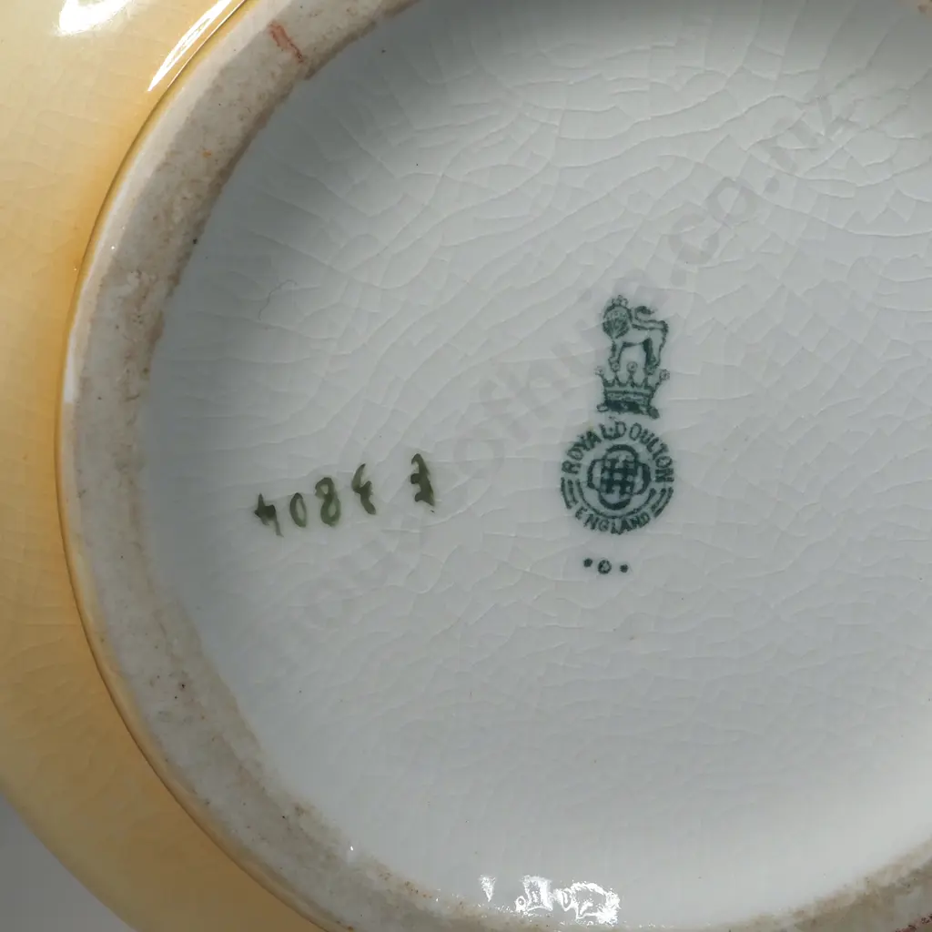 Royal Doulton Fine Bone China Cylindrical Coaching Days Vase. Image 1++