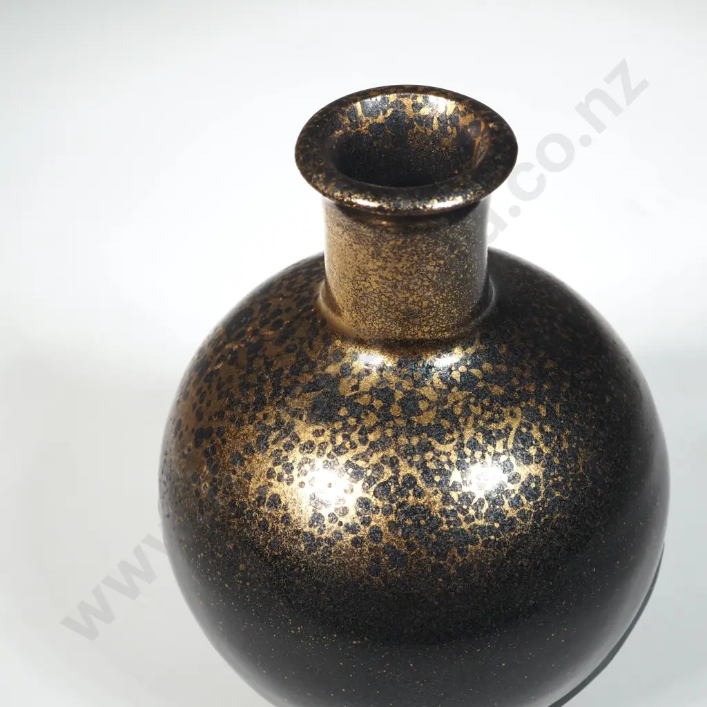 Waimea Pottery? Vase Decorated With A Gold & Bronze Mottled Glaze Image 1++