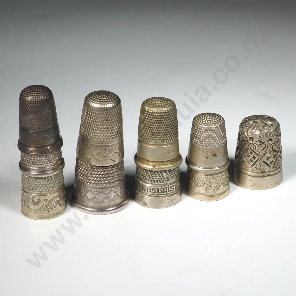 Eight Silver Plate Thimbles Image 1++