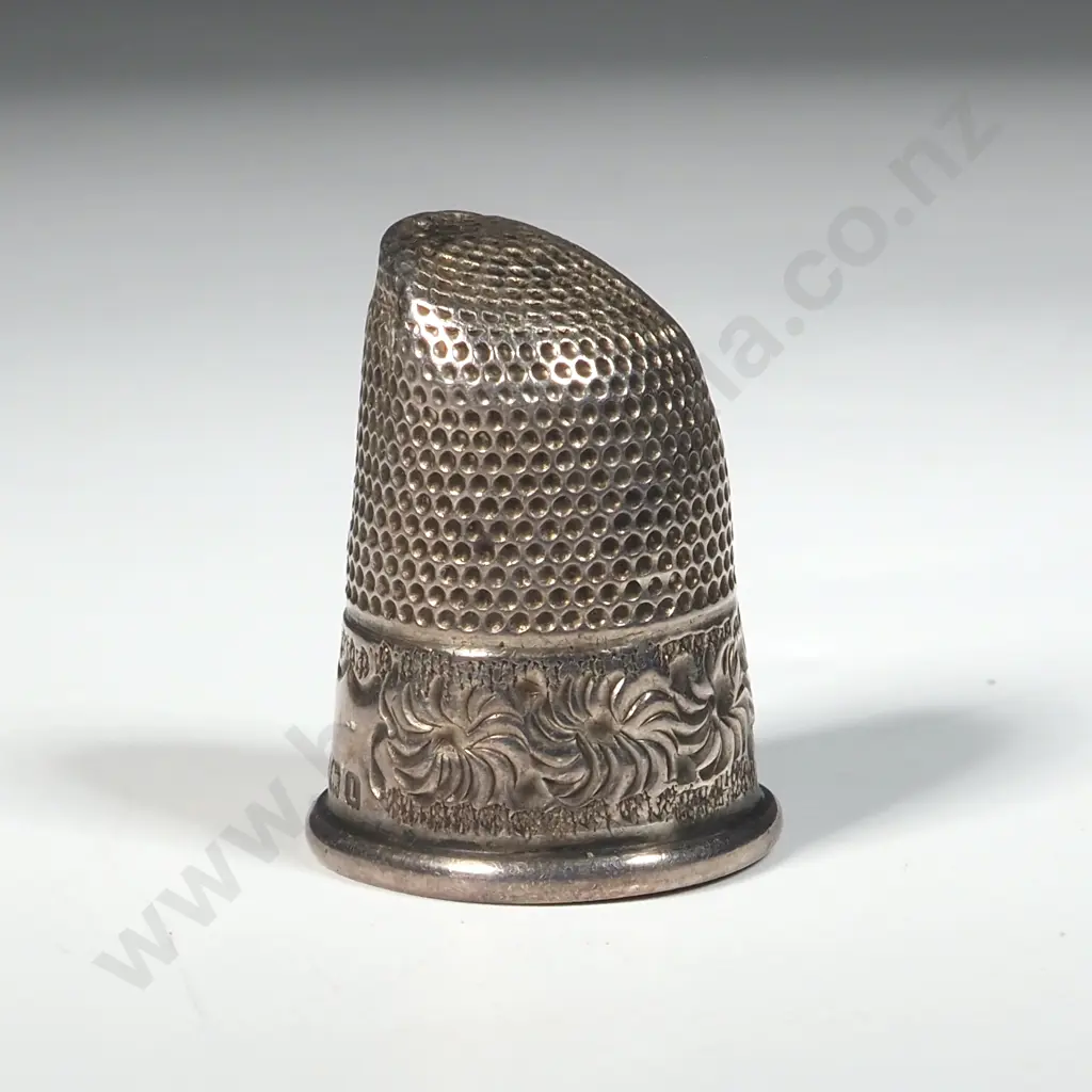 Sterling Silver Thimble with Thumbprint. Make CM& Co Ltd  Image 1++