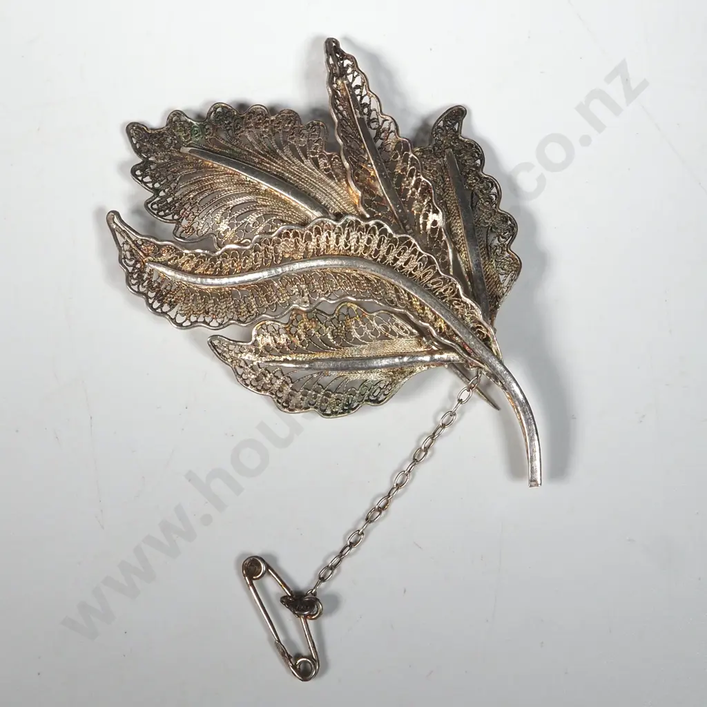 Sterling Silver Filigree Leaf Brooch with Safety Chain . Marked 925  Image 1++