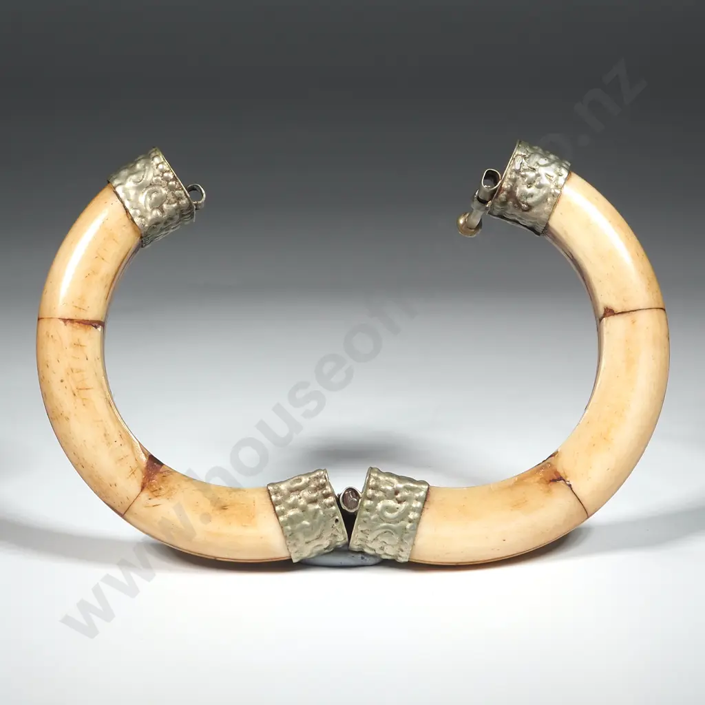 Vintage White Horn Silvertone Vintage Bangle Bracelet  Image 1++