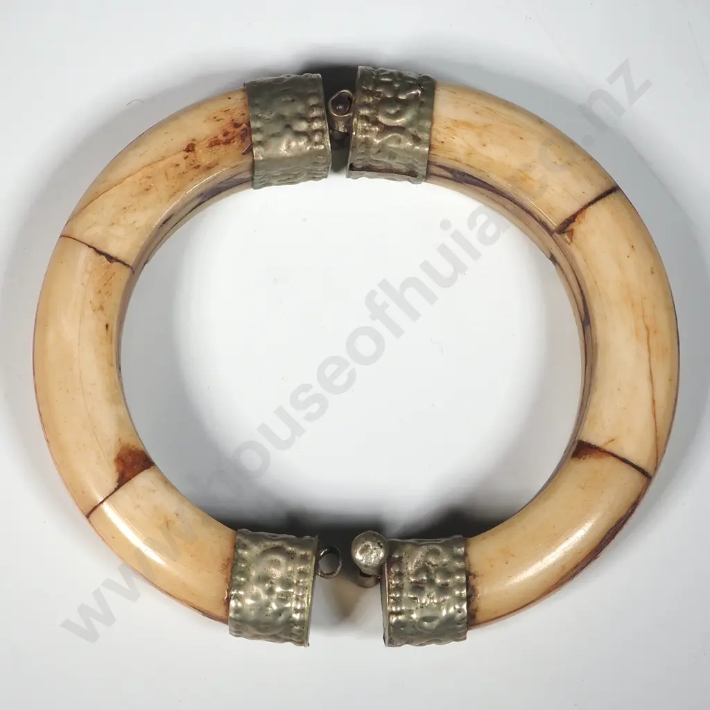 Vintage White Horn Silvertone Vintage Bangle Bracelet  Image 1++