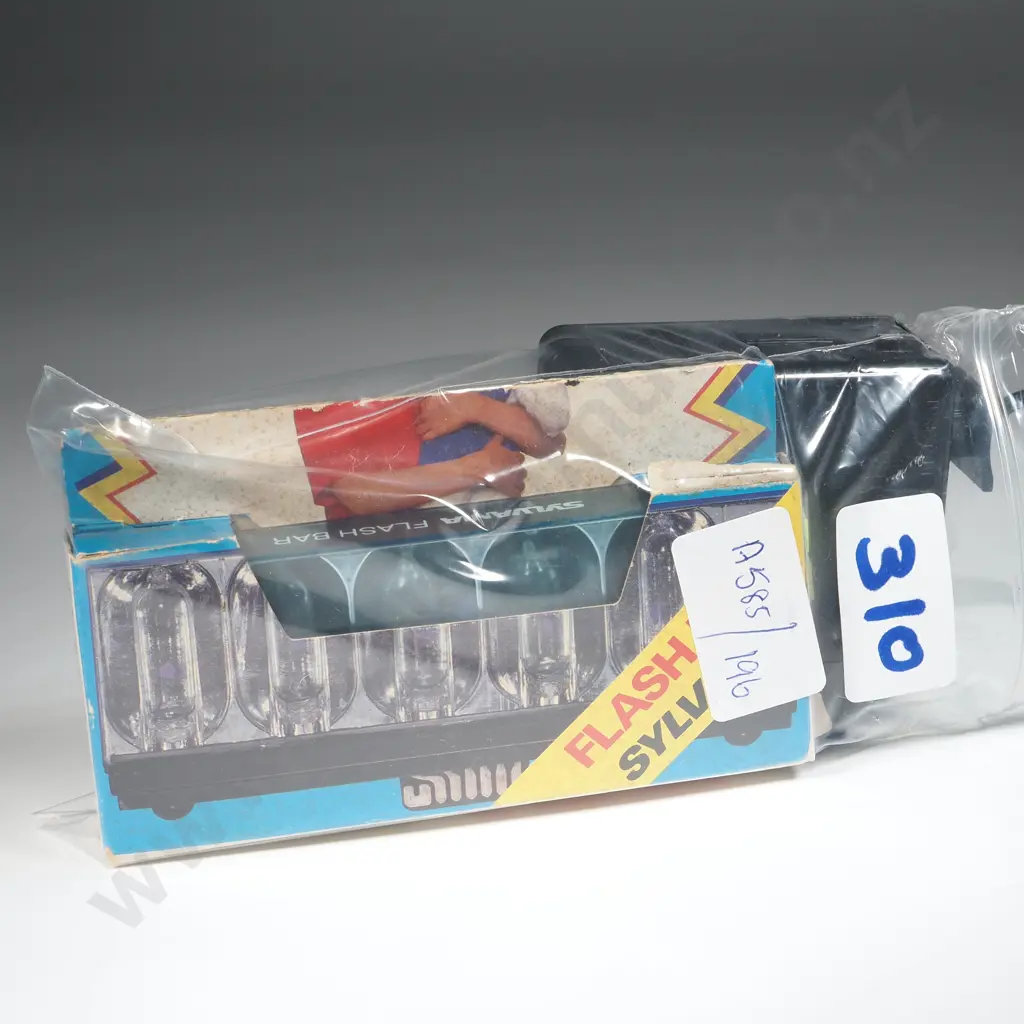 Honeywell Strobolite 14 Sears Flash & Boxed  Sylvania Flash Bar Image 1++