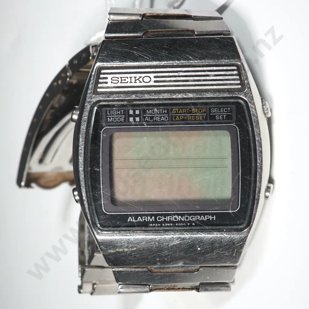 Vintage Seiko A359 - 5010 Digital Watch Calibre Water Resistant. Bracelet Image 1++