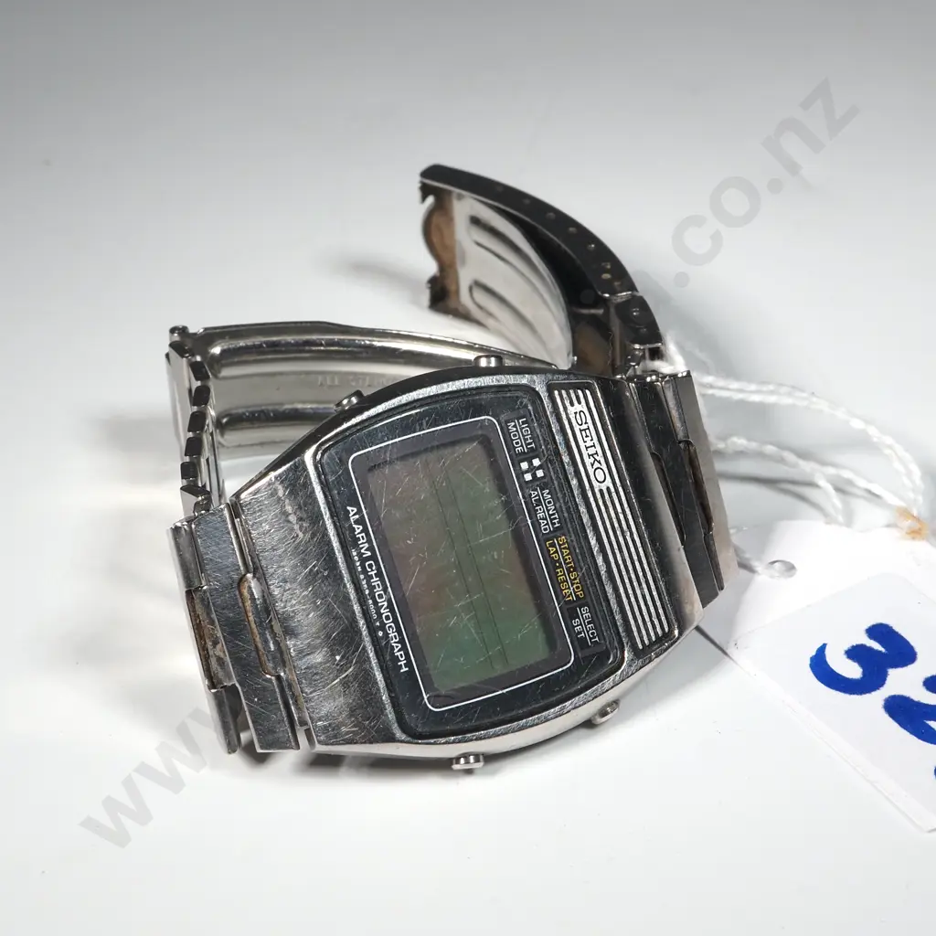 Vintage Seiko A359 - 5010 Digital Watch Calibre Water Resistant. Bracelet Image 1++