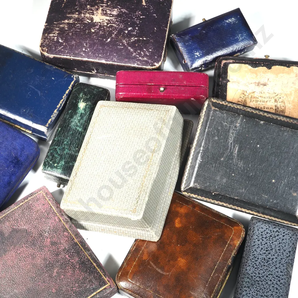 Bag of Antique & Vintage Jewellery Boxes  Image 1++