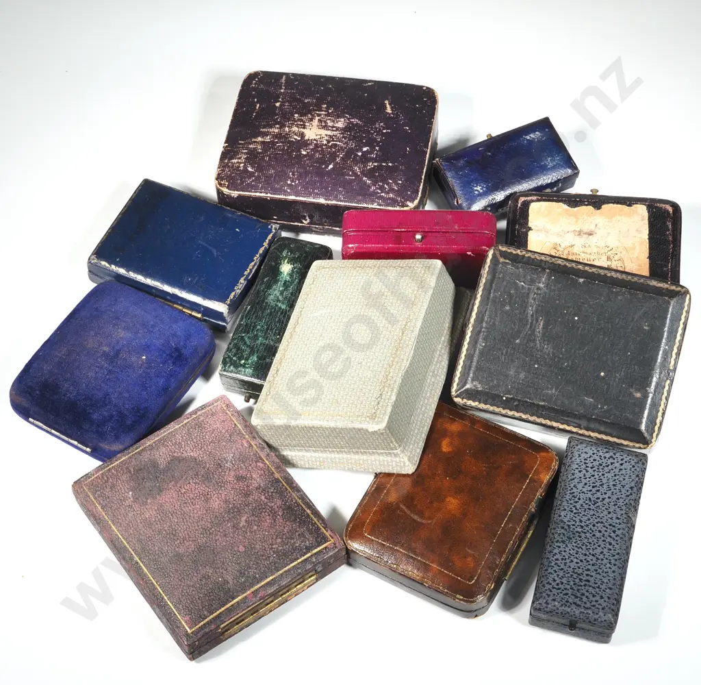 Bag of Antique & Vintage Jewellery Boxes  Image 1++