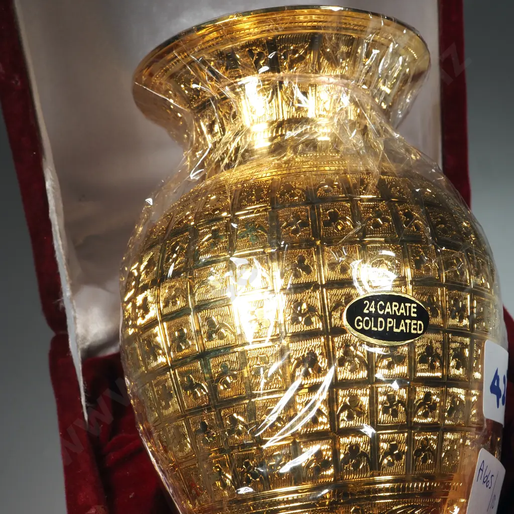 24ct Gold Plated Vase In A Velvet Box  Image 1++
