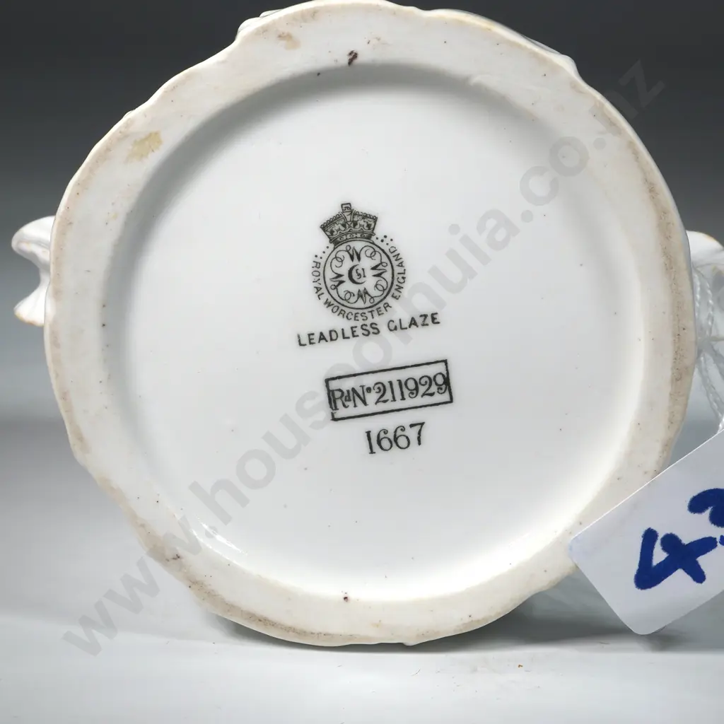 Royal Worcester Leafy Cream Ware Sugar Bowl. Verso Leadless Glaze  Image 1++