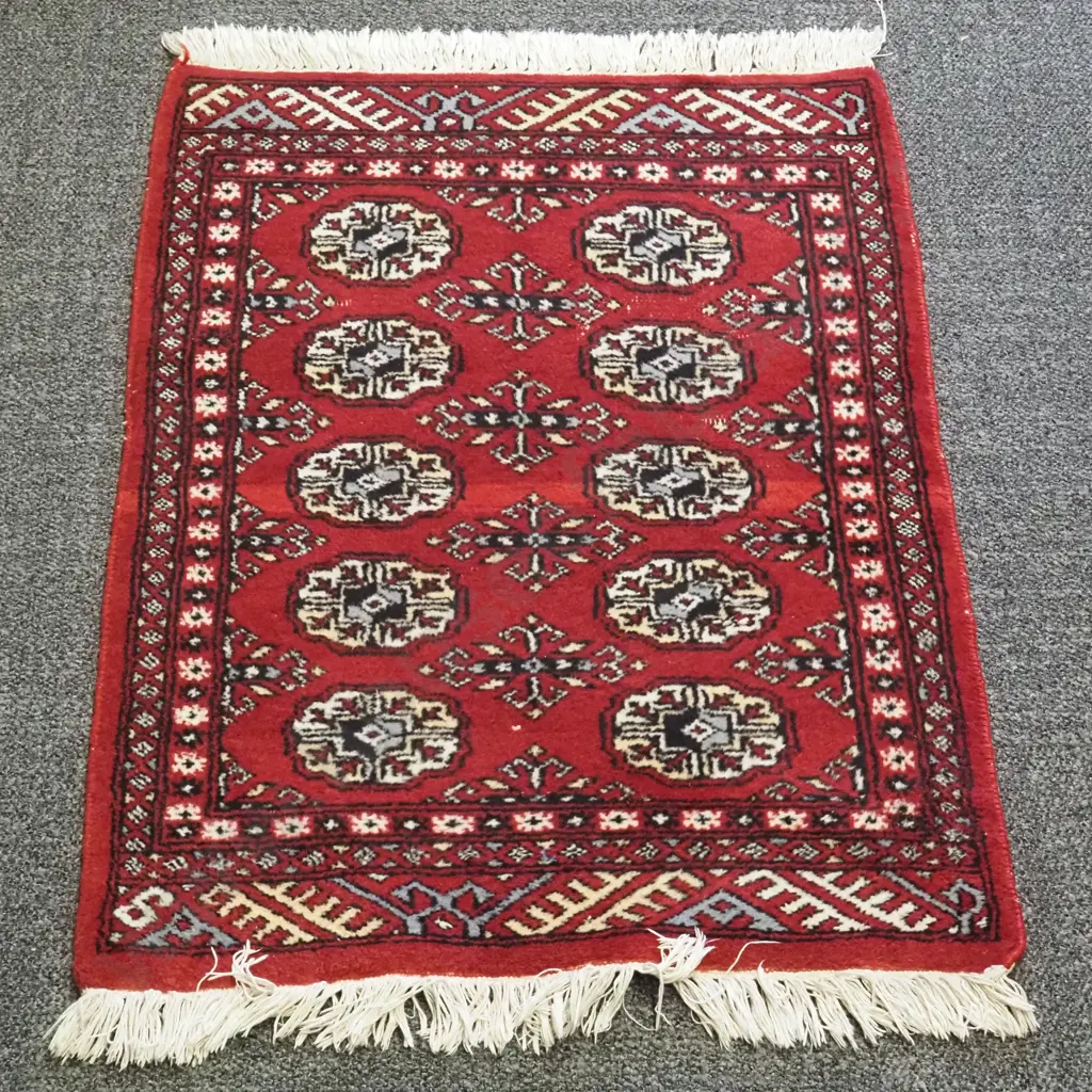 Small Hand Knotted Pakistani Wool Fine Tikka Design Rug - Red w Cream/Grey Motif. Image 1++