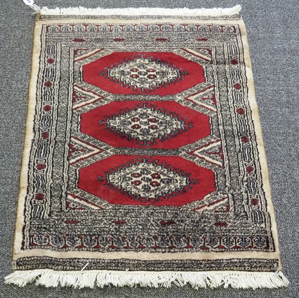 Small Hand Knotted Pakistani Wool  Rug - Beige w Cream/Grey/Red Motif. Image 1++