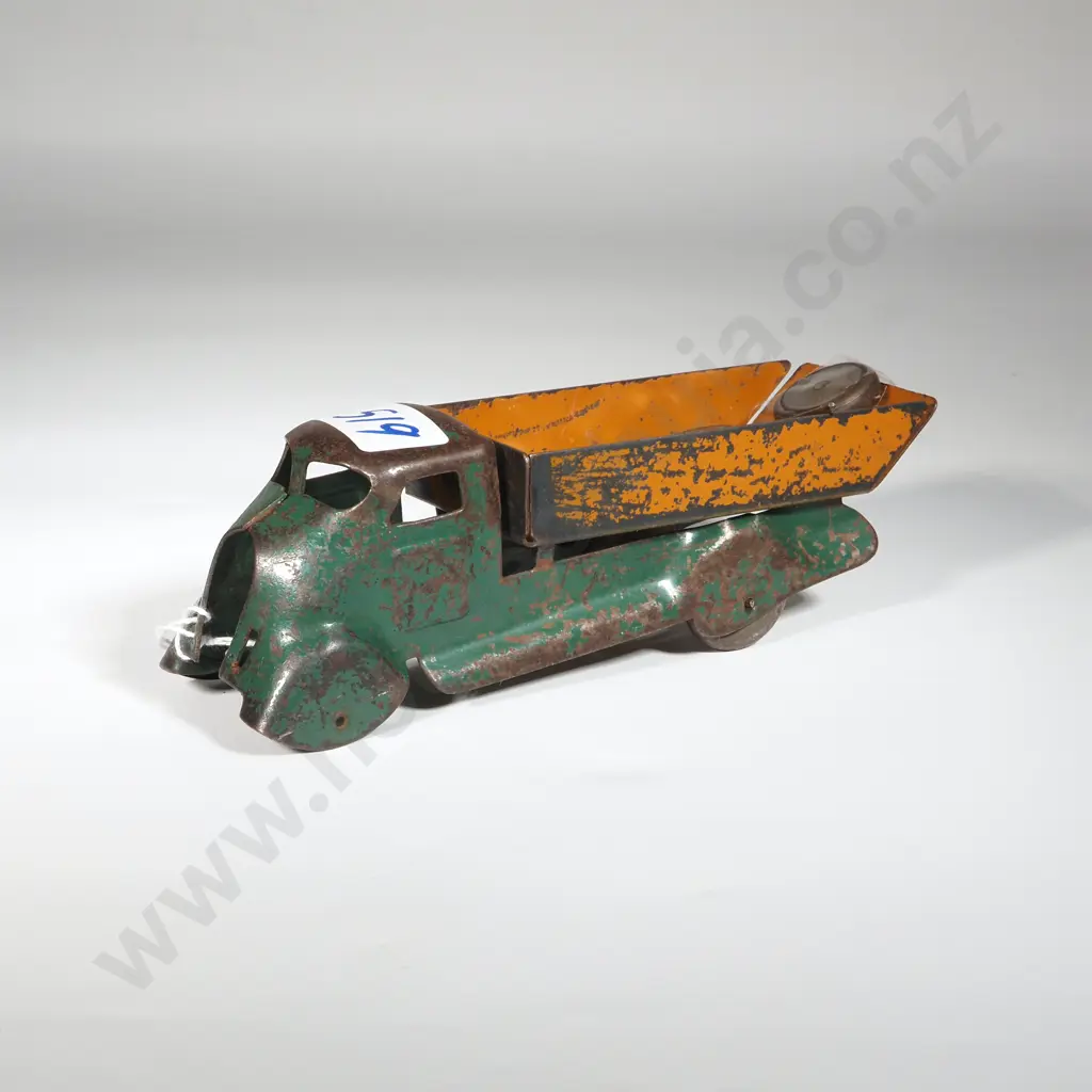 1940s Wyandotte Green/Orange Free Wheel Tipper Truck w Steel Wheels. Image 1++