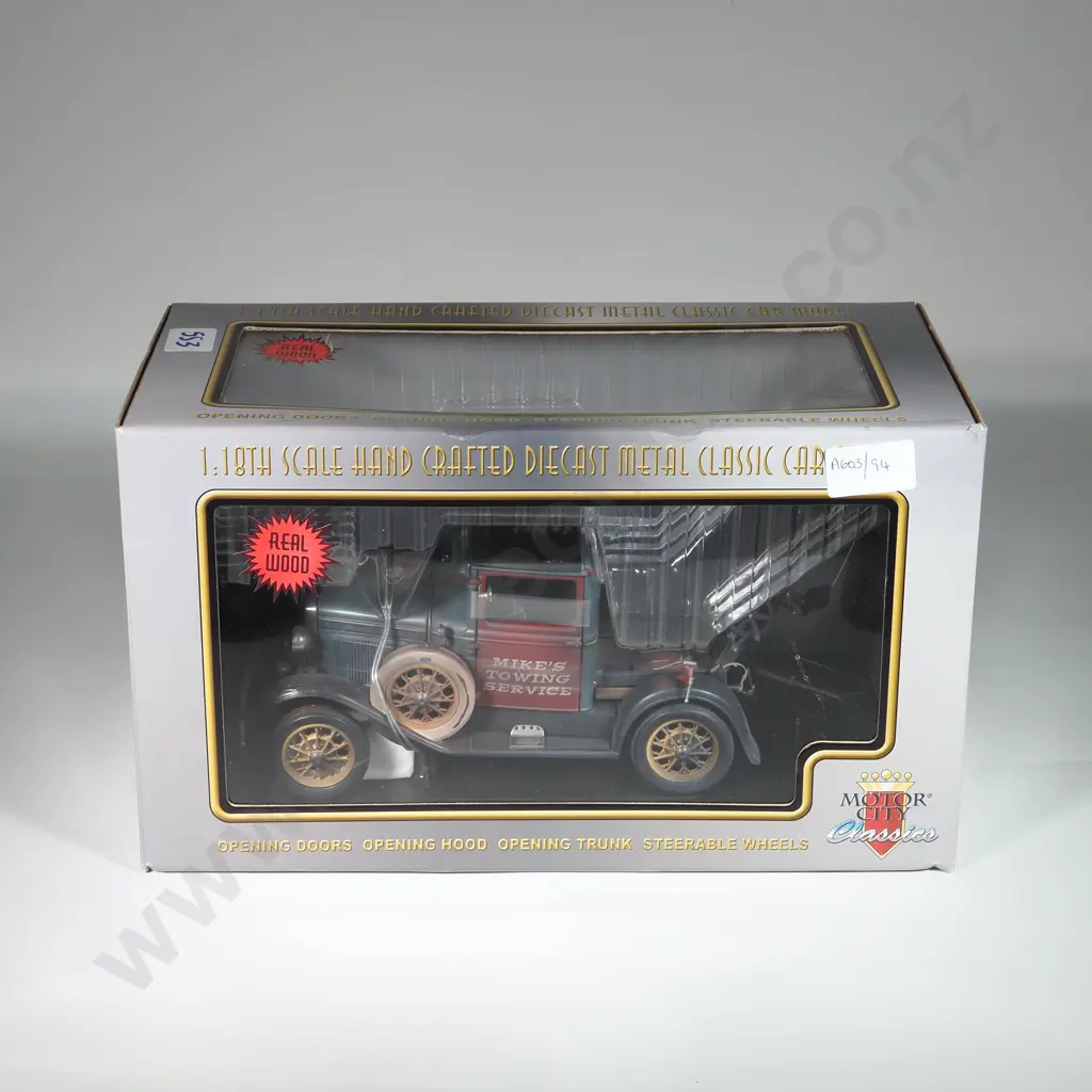 Motor City Classics 1;18 Scale Die Cast Metal Classic Car Featuring Mike's Towing Service  Image 1++